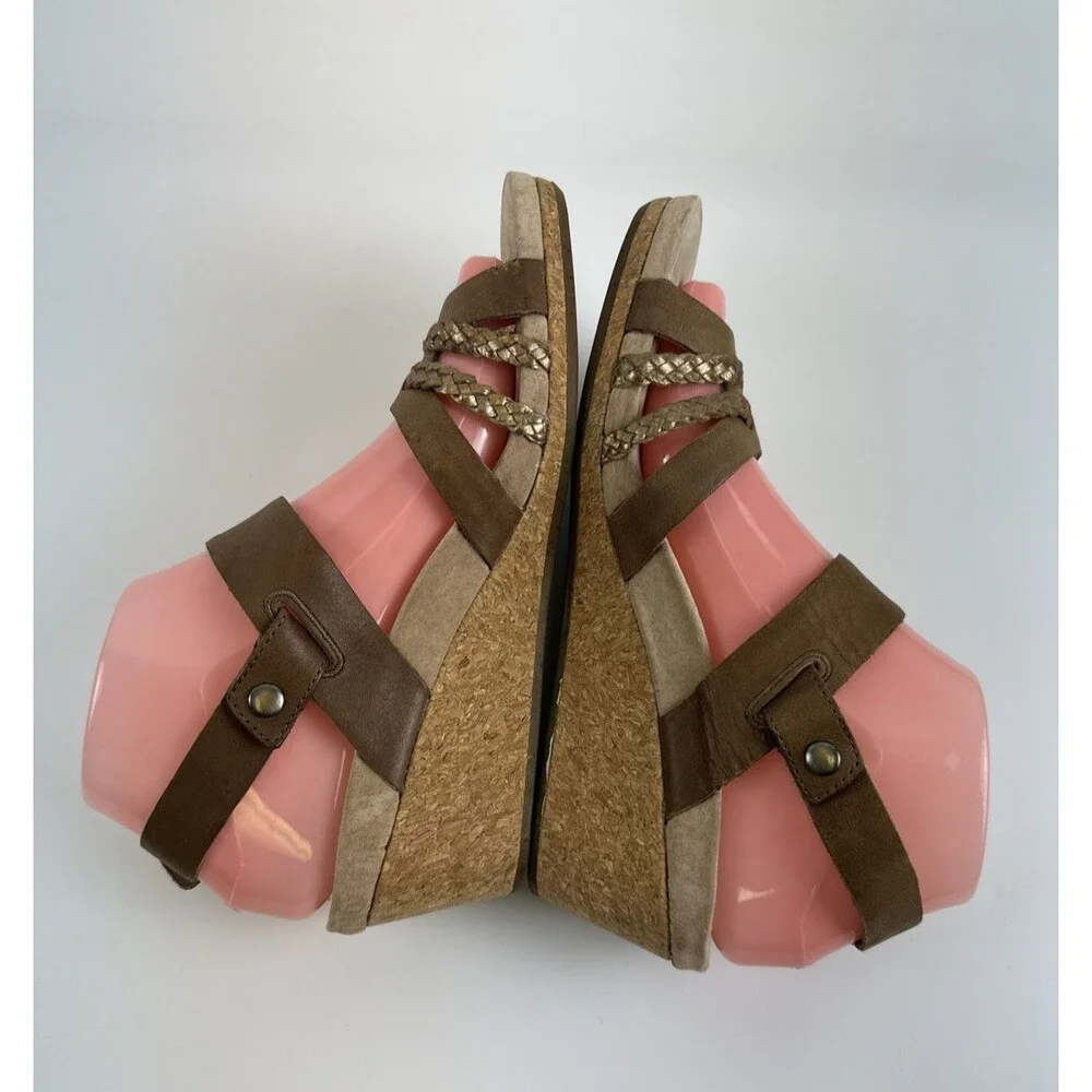Ugg Serinda Sandal Wedge‎ Brown Tan Leather Ankle Strap Buckle 1014852 Womens 8
